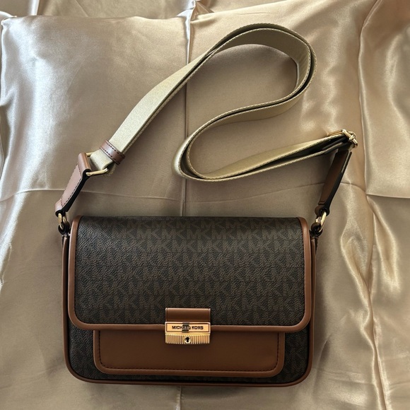 NWT MICHAEL Michael Kors Bradshaw Crossbody Bag Brown MK Signature + Care Card - Picture 2 of 7